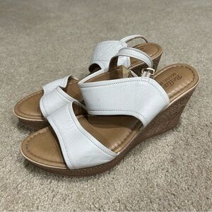 Bella Vita Made In Italy Women’s White Leather Sandals Size 8.5